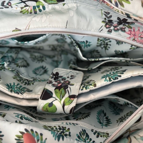 Vera Bradley Seawater Blooms🌸Extra Large Quilted Floral 2025 Tote or Diaper Bag - Picture 4 of 7